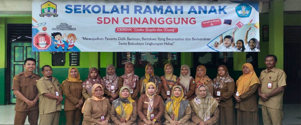 Foto Bersama Dewan Guru