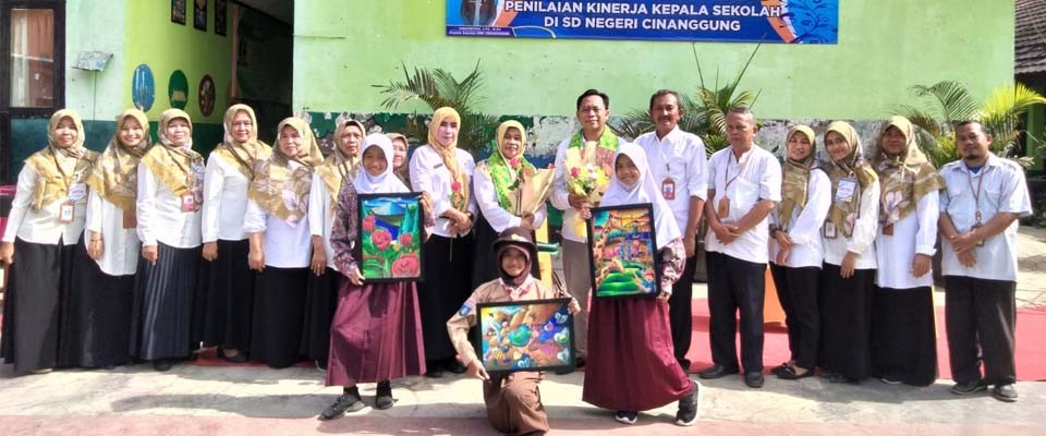 Foto bersama dengan Bapak pengawas 